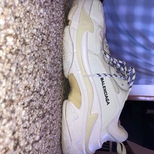 Size 44 Balenciaga shoes white